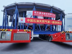 中油一建成功吊装杜瓦底座 向中油一建致敬 作者：李建伟